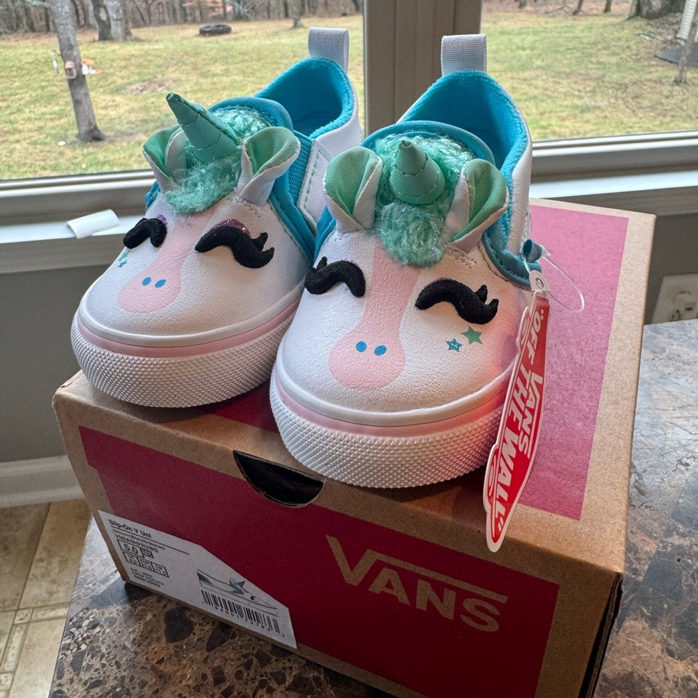 Unicorn Vans slip on shoes
5c TODDLER GIRLS
NWT